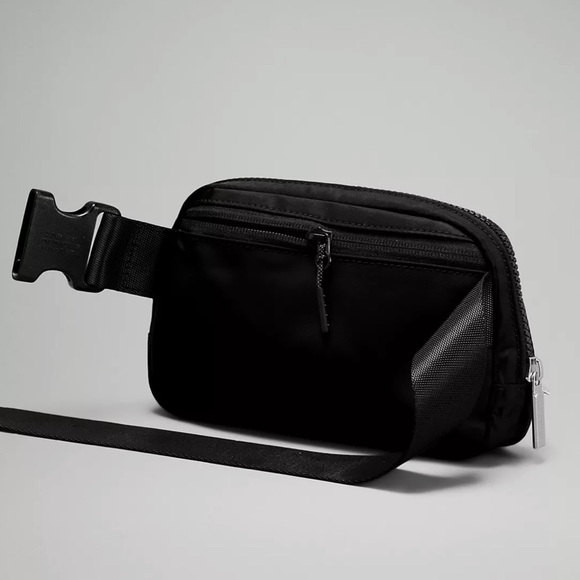 Luluemon Everywhere Belt Bag Black - Picture 2 of 4